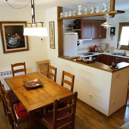 Semesterbostad Adossada De L'os La Molina (Girona)